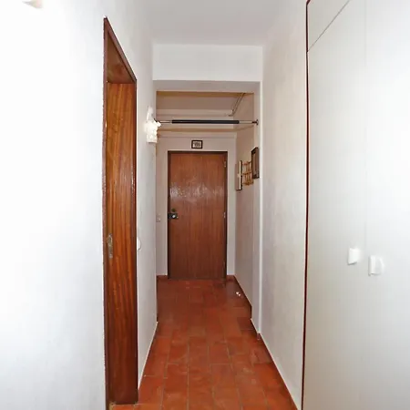 B107 - Lightheart Da Flat *